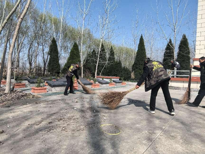 建湖县开展烈士陵园环境整治行动